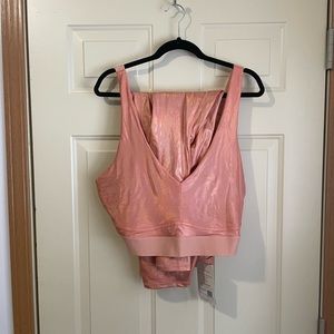 Fabletics plus size iridescent rose gold sports bra and leggings size 4X